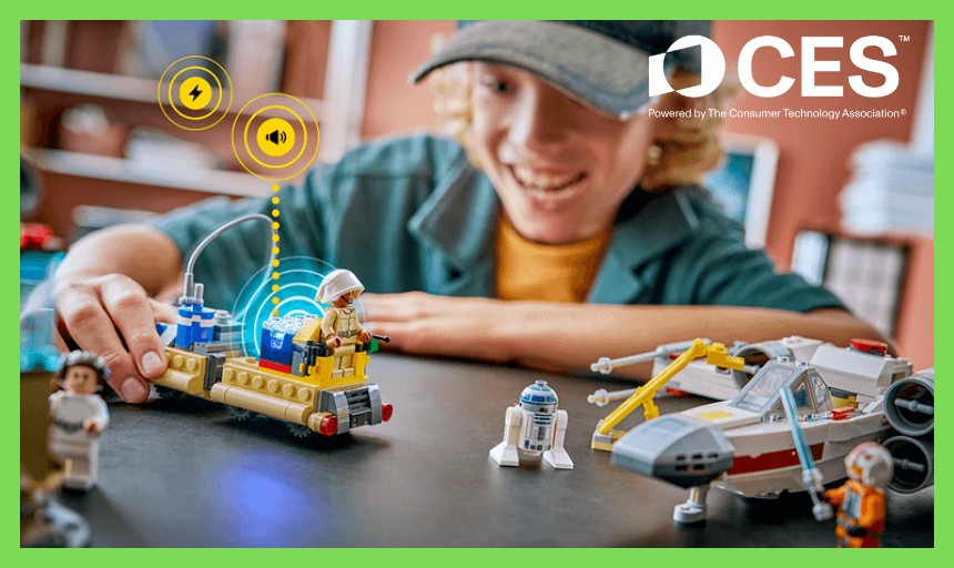 Una composición tecnológica mostrando el nuevo set de LEGO Star Wars Smart Play junto a una laptop Acer Swift AI en el evento CES 2026.