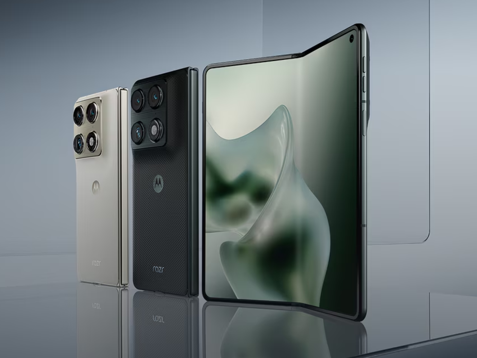 Nuevo smartphone plegable motorola razr fold mostrando su pantalla interna de 8.1 pulgadas.