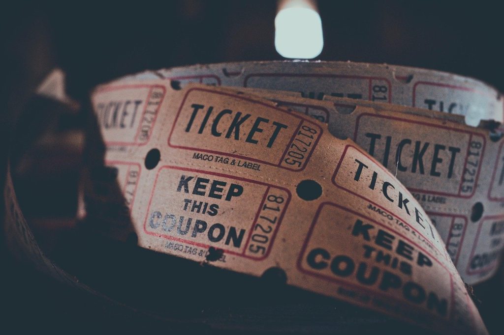Boletos de cine en una sala, como los boletos conmemorativos de El laberinto del fauno en Cinépolis