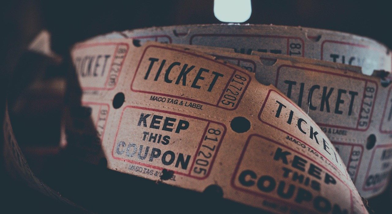 Boletos de cine en una sala, como los boletos conmemorativos de El laberinto del fauno en Cinépolis