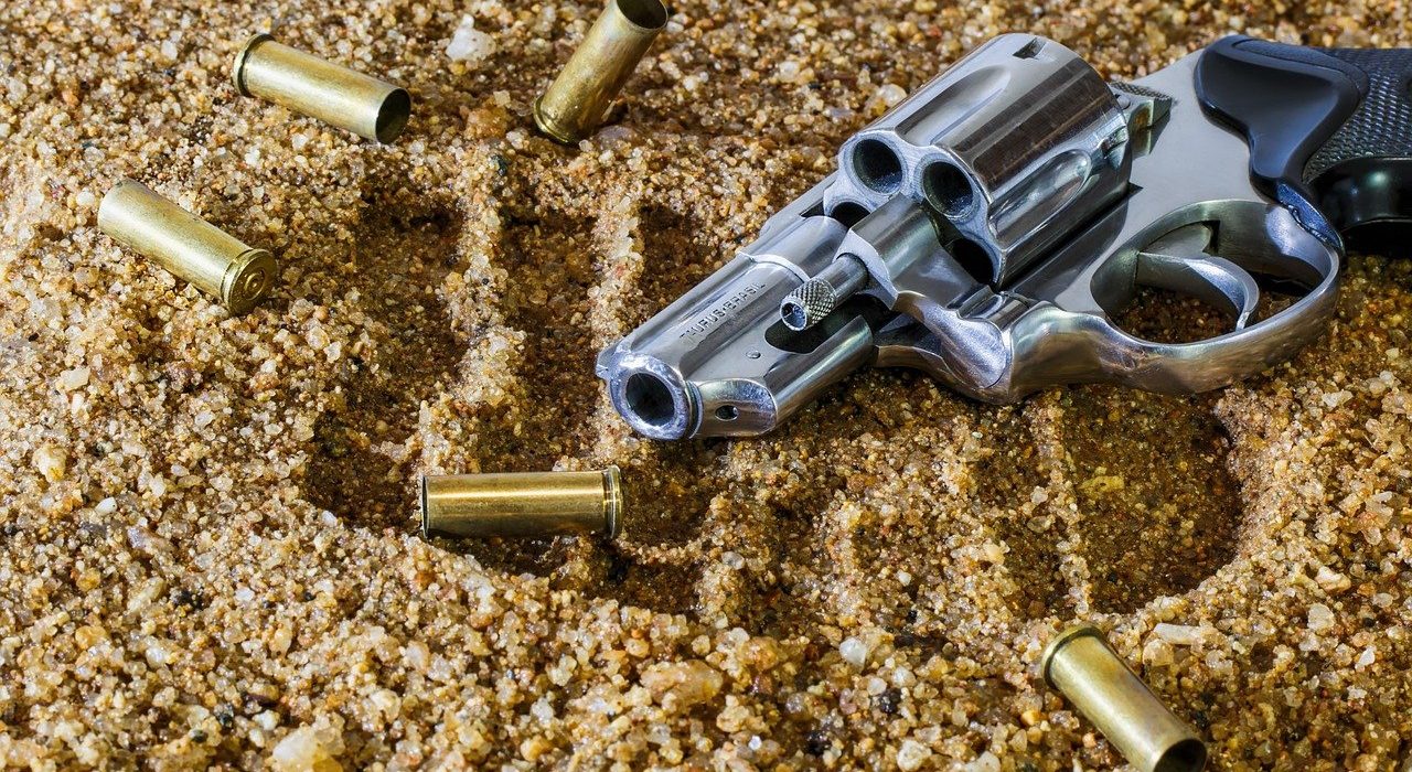 Mujer en escena oscura que ilustra el estreno de Mujeres asesinas temporada 4 en ViX