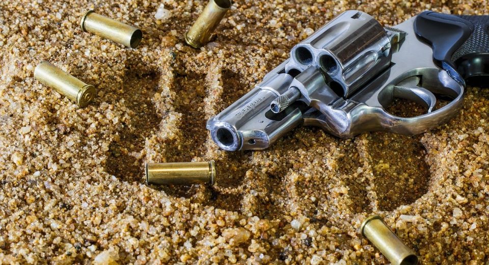 Mujer en escena oscura que ilustra el estreno de Mujeres asesinas temporada 4 en ViX